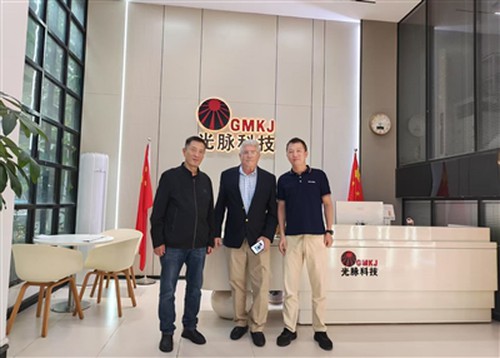 Die US-Besucher Herr Todd und Herr Jim besuchten GMKJ LED, um UVC-LED-Desinfe...